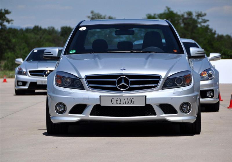 2010 C 63 AMG ǿ