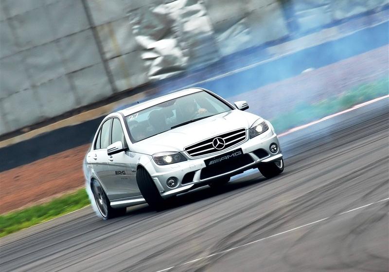 2010 C 63 AMG ǿ