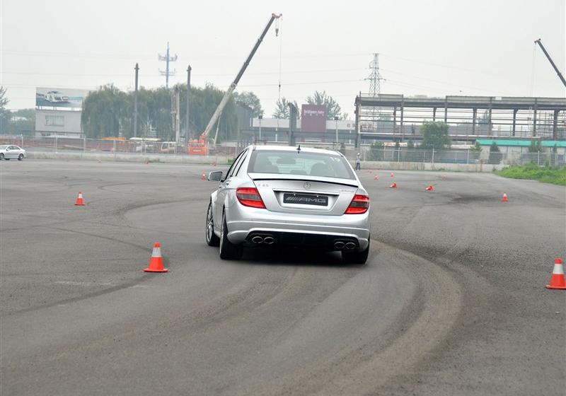 2010 C 63 AMG ǿ