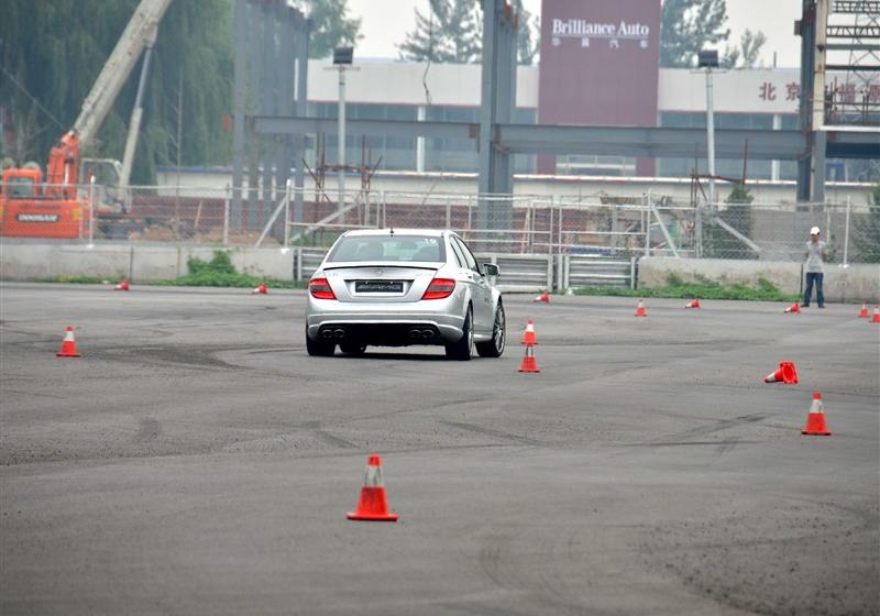 2010 C 63 AMG ǿ