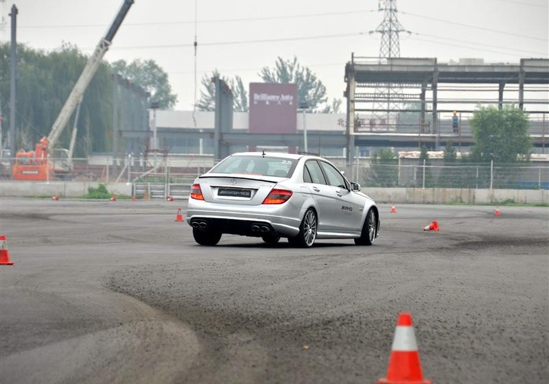 2010 C 63 AMG ǿ