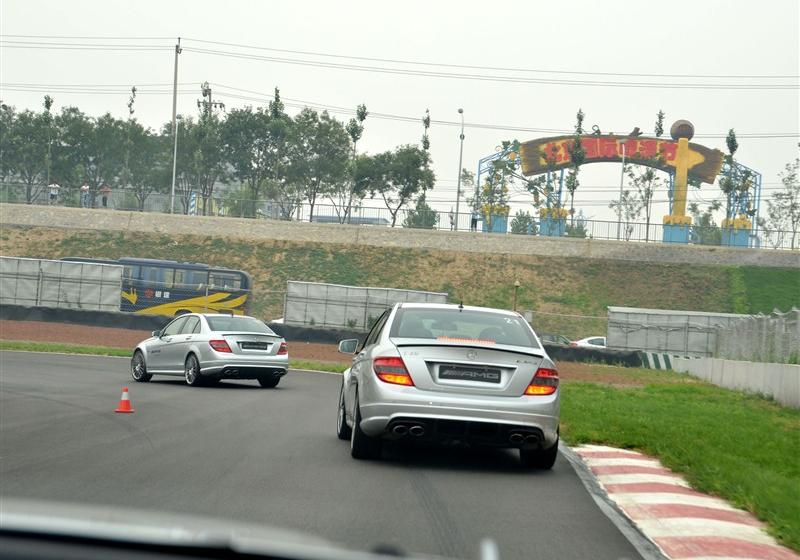 2010 C 63 AMG ǿ