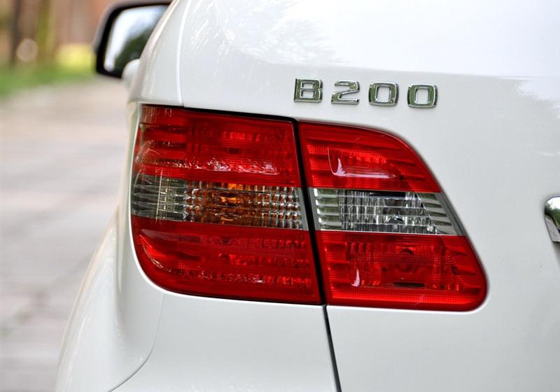 2009 B 200 ʱ