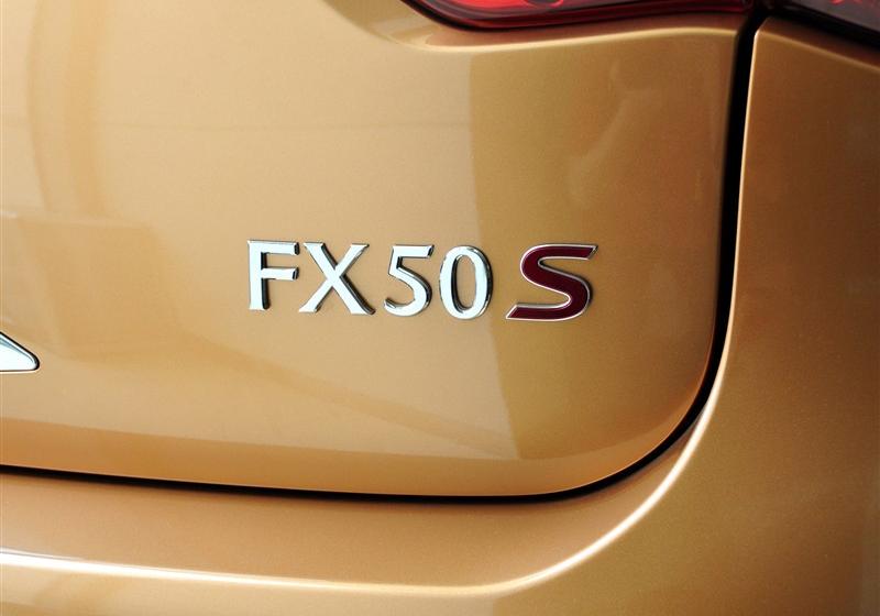 2011 FX50 ۷