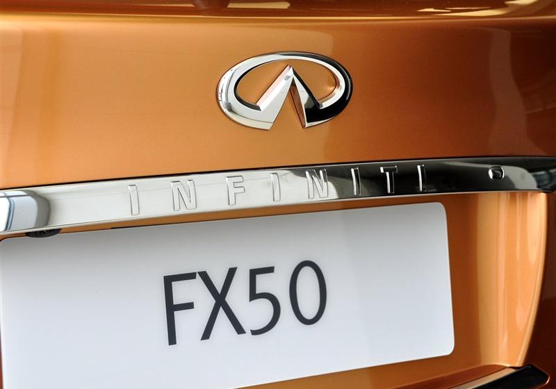 2011 FX50 ۷