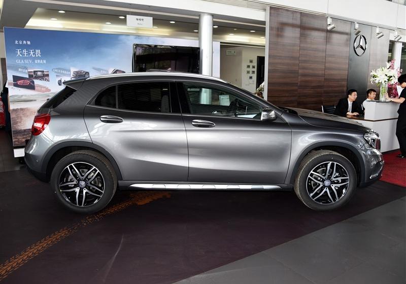 2015 GLA 220 4MATIC ʱ