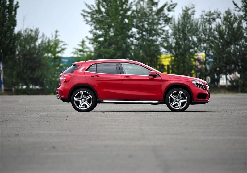 2015 GLA 260 4MATIC ˶