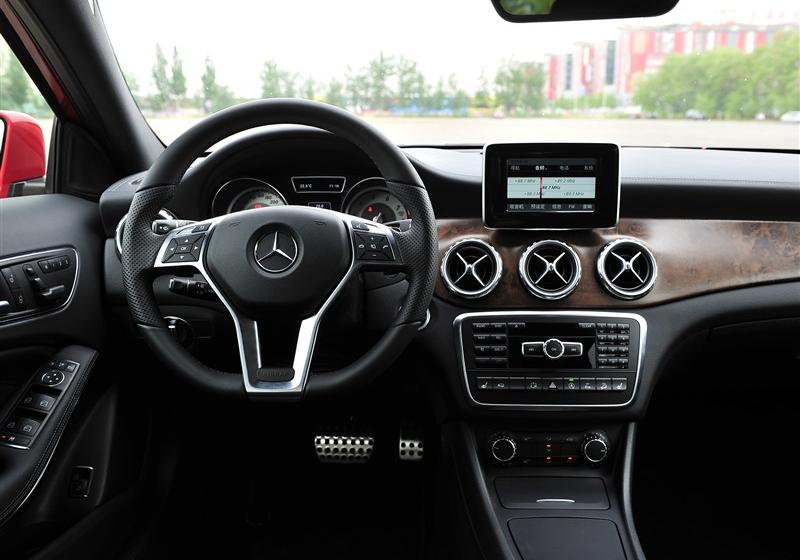 2015 GLA 260 4MATIC ˶